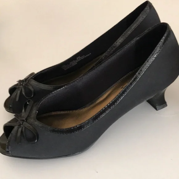 Life Stride Stylish Black Peep-Toe Flats. Size 8 M - Picture 8 of 9